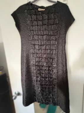Alquema Black Textured Cap-Sleeve Dress